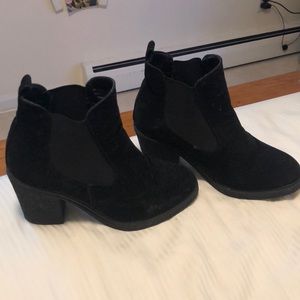 Heeled boots